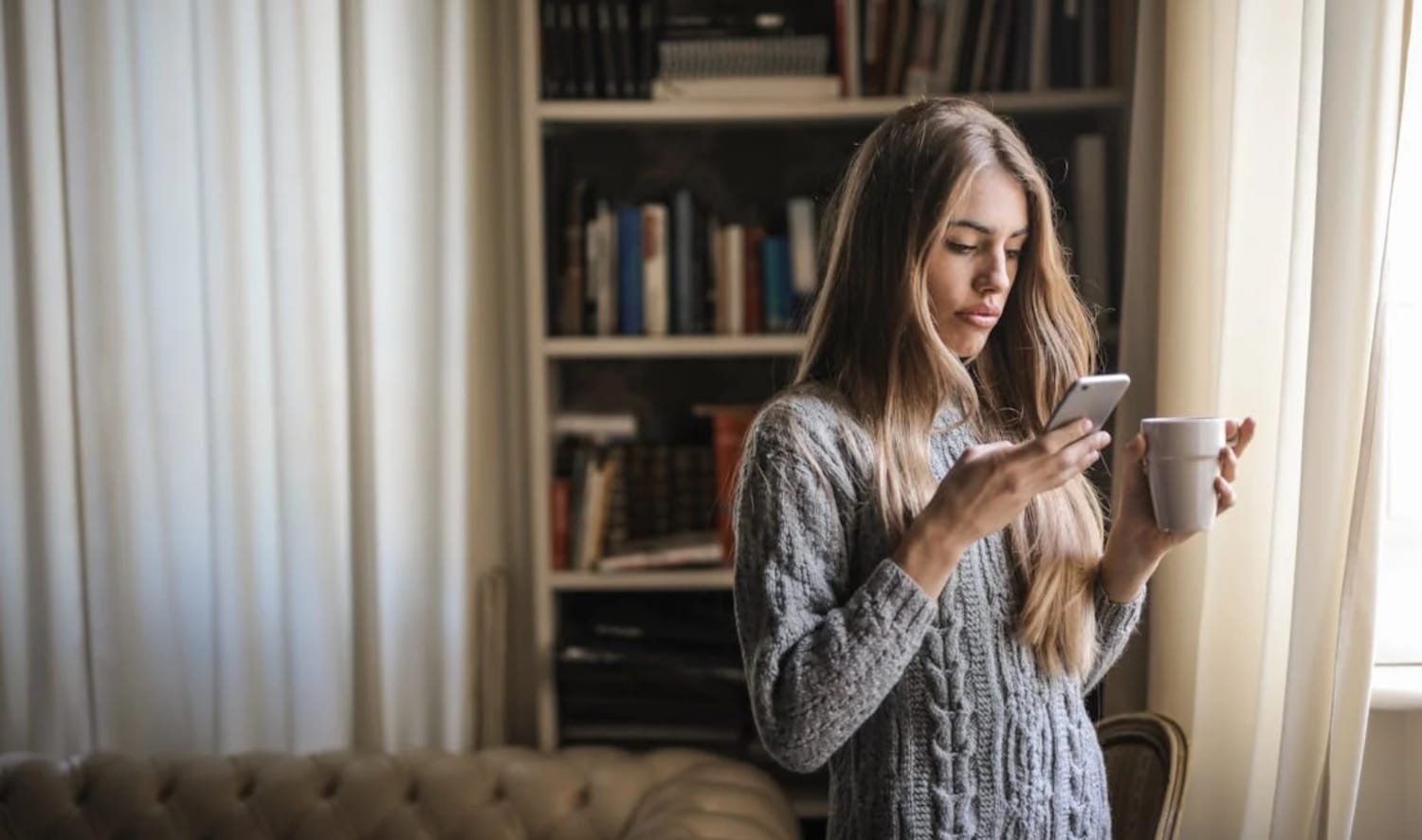 women being sent native ads on mobile phone browsing