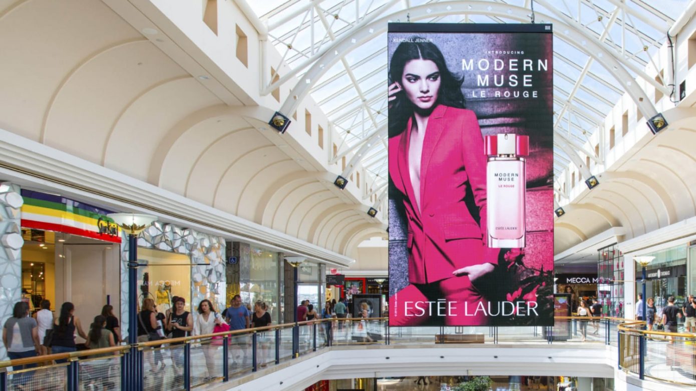 Digital Out of Home display in shopping centre