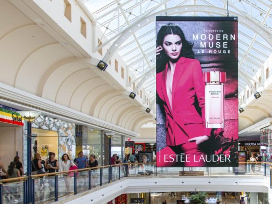 Digital Out of Home display in shopping centre