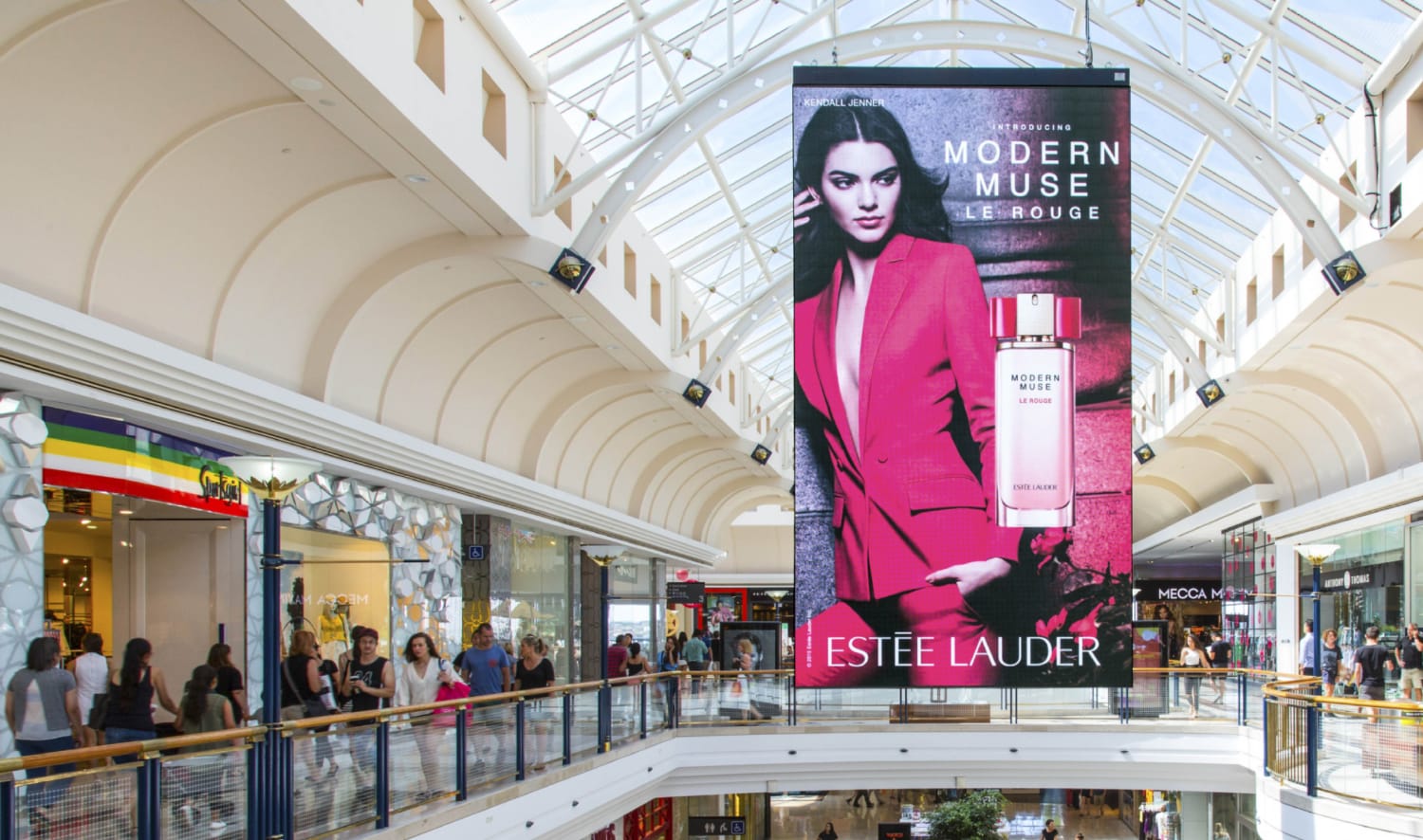 Digital Out of Home display in shopping centre